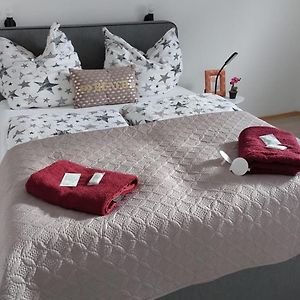 Zimmer mit Kingsize-Bett